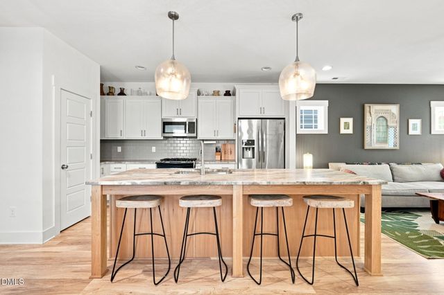 47 Hawk Point Road, Chapel Hill, NC 27516