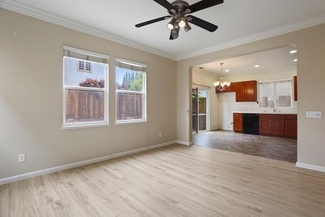 1542 Hearthsong Dr, Manteca, CA 95337