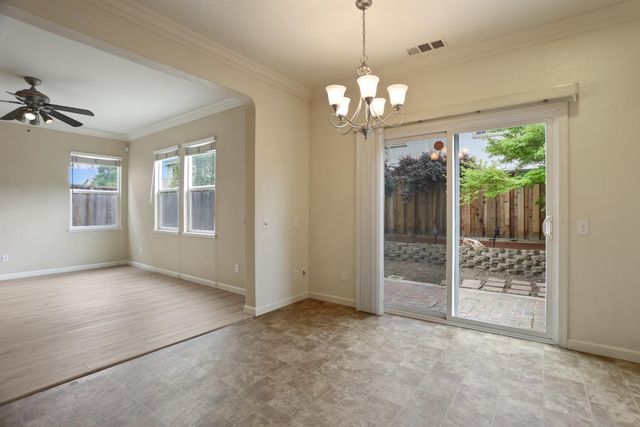 1542 Hearthsong Dr, Manteca, CA 95337