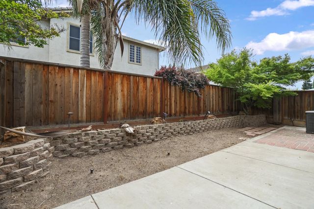 1542 Hearthsong Dr, Manteca, CA 95337