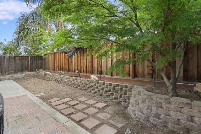 1542 Hearthsong Dr, Manteca, CA 95337