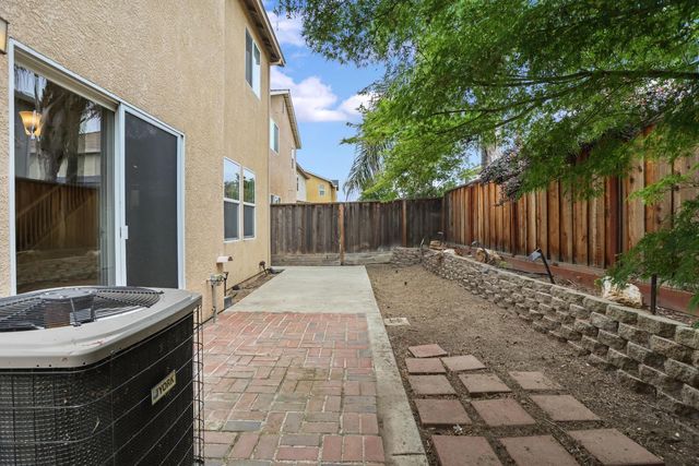 1542 Hearthsong Dr, Manteca, CA 95337