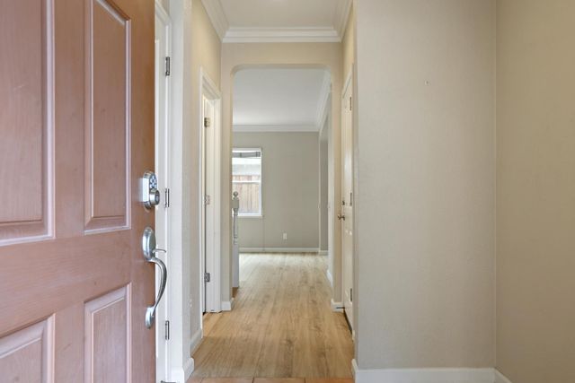 1542 Hearthsong Dr, Manteca, CA 95337