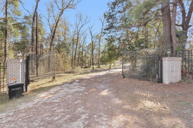 27789 Armadillo Road, Montgomery, TX 77356