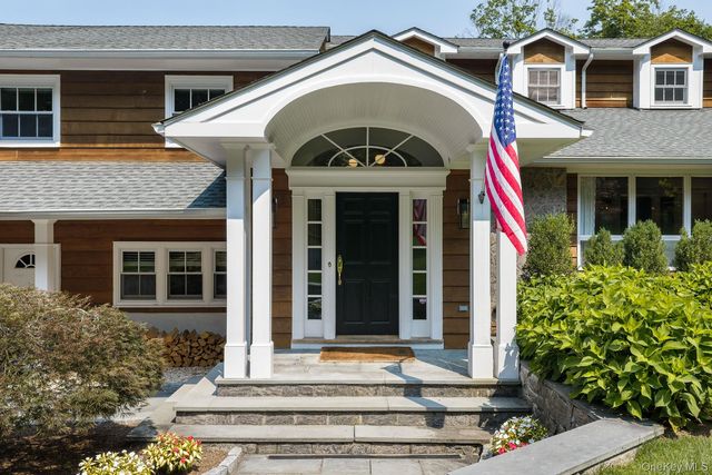 8 Seymour Place W, Armonk, NY 10504