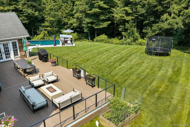 8 Seymour Place W, Armonk, NY 10504