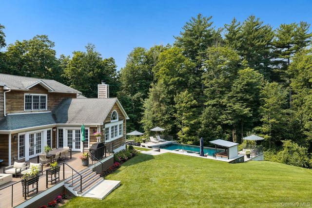 8 Seymour Place W, Armonk, NY 10504