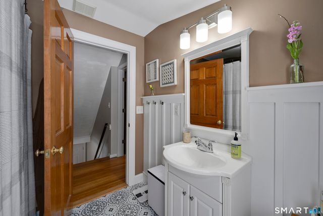 38 Vernon Road, Enfield, CT 06082