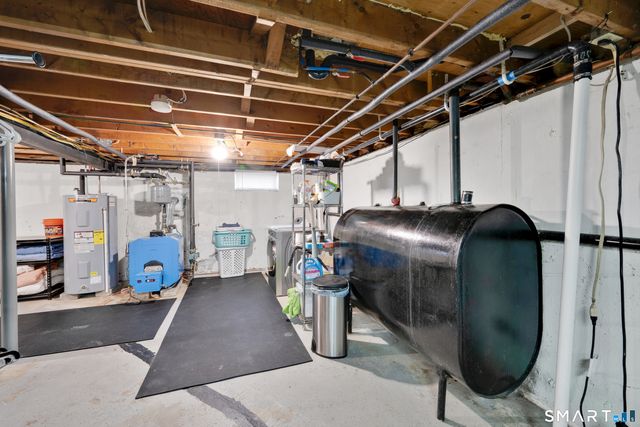 38 Vernon Road, Enfield, CT 06082