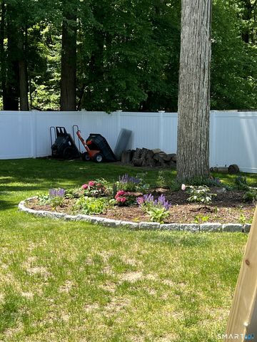 38 Vernon Road, Enfield, CT 06082