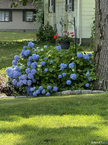 38 Vernon Road, Enfield, CT 06082