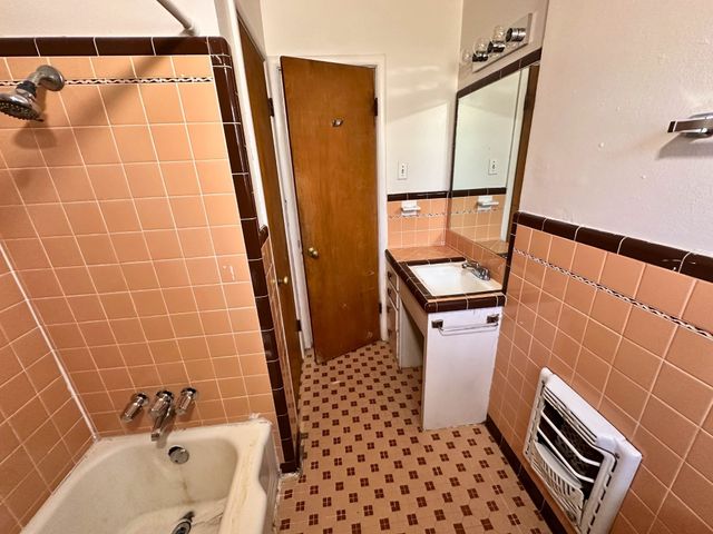 809 Crescent Street, Denton, TX 76201