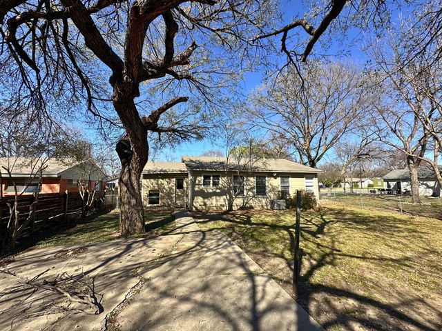 809 Crescent Street, Denton, TX 76201