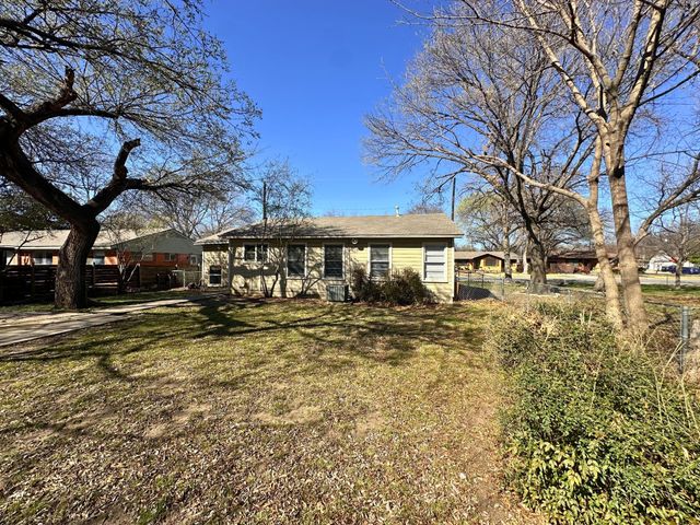 809 Crescent Street, Denton, TX 76201