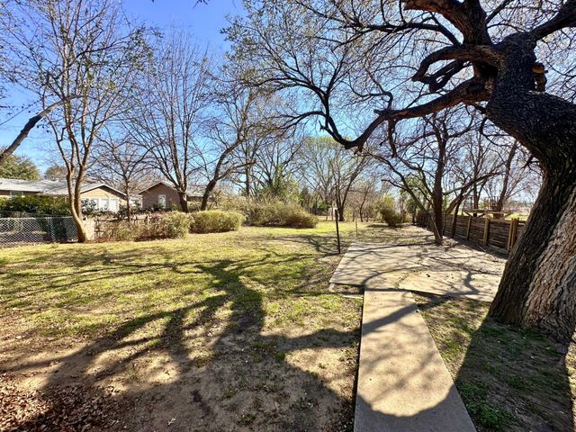 809 Crescent Street, Denton, TX 76201