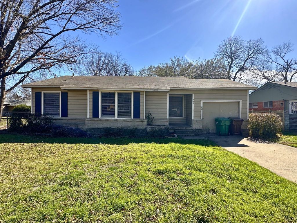 809 Crescent Street, Denton, TX 76201