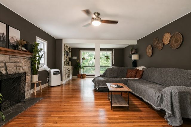 61 Knotty Oak Road, Coventry, RI 02816