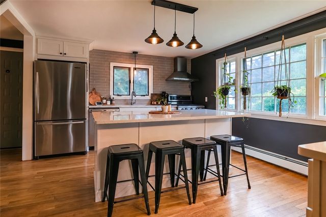 61 Knotty Oak Road, Coventry, RI 02816