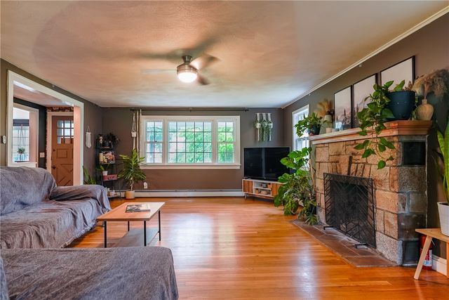 61 Knotty Oak Road, Coventry, RI 02816