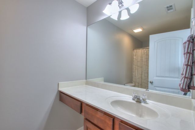 1303 Riverbrook Dr, Hermitage, TN 37076