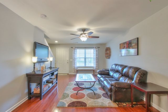 1303 Riverbrook Dr, Hermitage, TN 37076