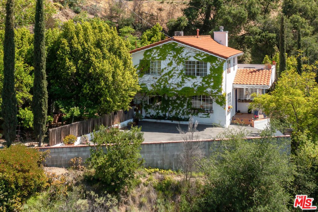 9732 Rotta Avenue, Sunland, CA 91040