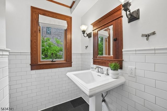 3811 Park Ave, Edison Twp., NJ 08820