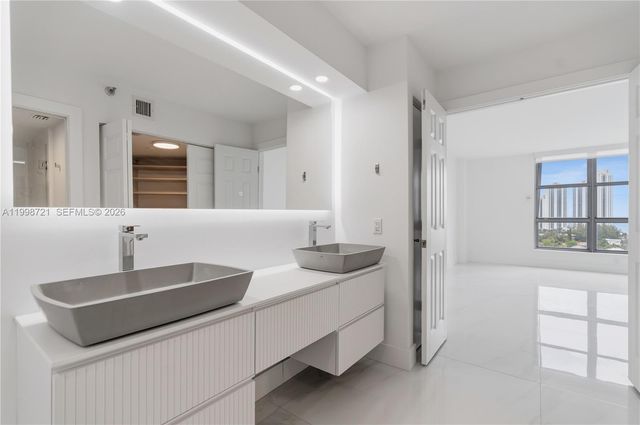 19101 NE 36th Ct 1811, Aventura, FL 33180