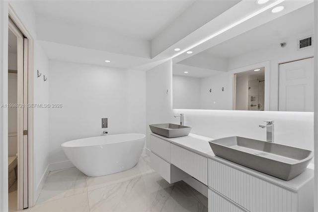 19101 NE 36th Ct 1811, Aventura, FL 33180