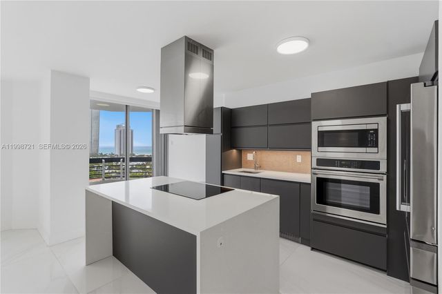 19101 NE 36th Ct 1811, Aventura, FL 33180