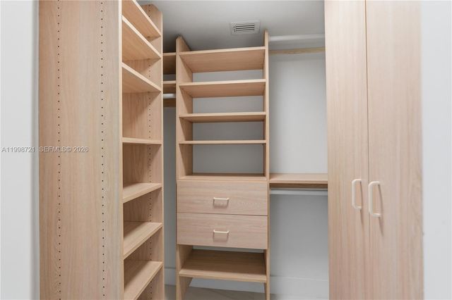 19101 NE 36th Ct 1811, Aventura, FL 33180