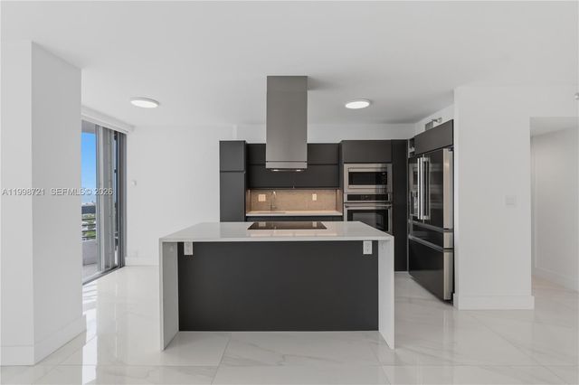 19101 NE 36th Ct 1811, Aventura, FL 33180