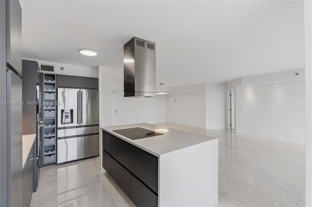 19101 NE 36th Ct 1811, Aventura, FL 33180