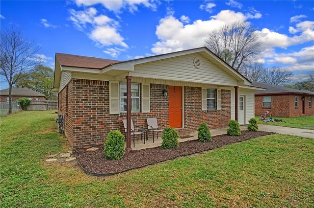 1505 S Boston Place, Russellville, AR 72801