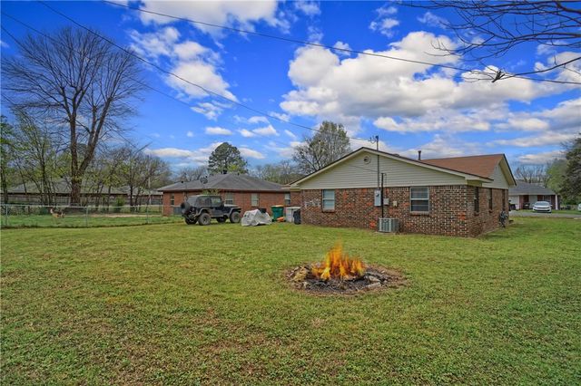 1505 S Boston Place, Russellville, AR 72801