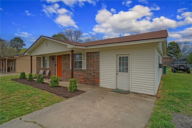 1505 S Boston Place, Russellville, AR 72801