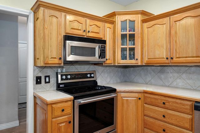 3862 W Vincent Drive, Springfield, MO 65810