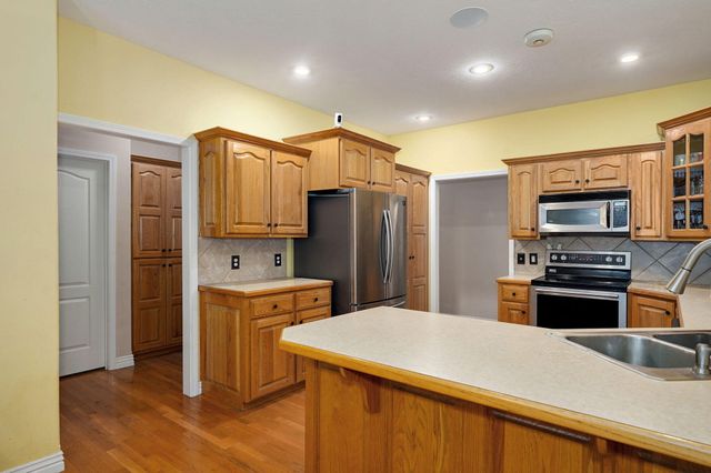 3862 W Vincent Drive, Springfield, MO 65810