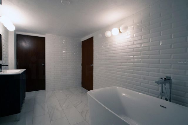 203 RECINTO SUR STREET 2, Old San Juan, PR 00901