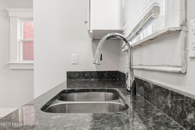 1332 S Floyd St, Louisville, KY 40208