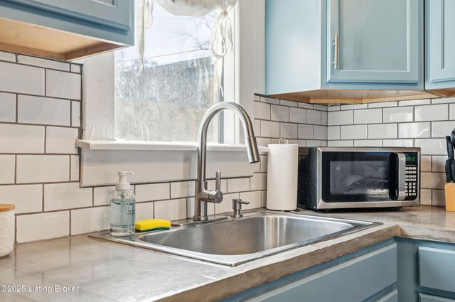 1332 S Floyd St, Louisville, KY 40208