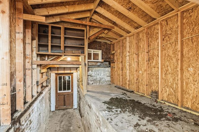 1332 S Floyd St, Louisville, KY 40208