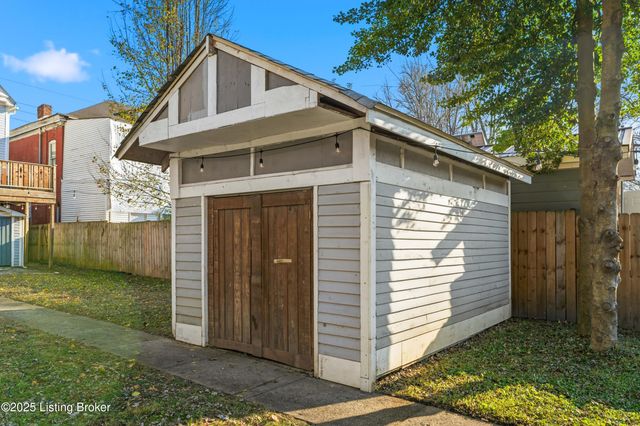 1332 S Floyd St, Louisville, KY 40208