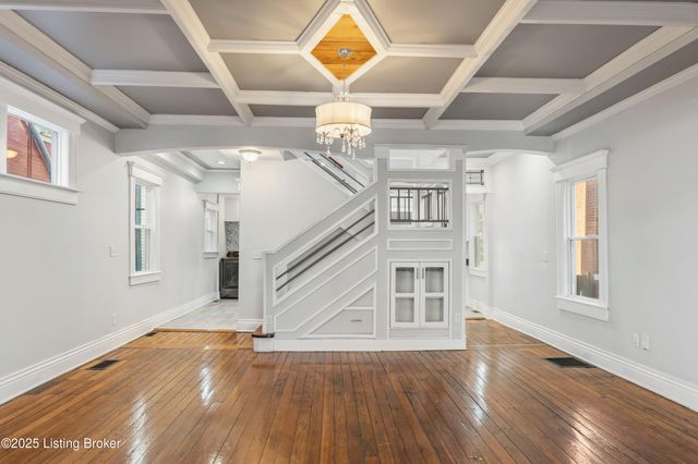 1332 S Floyd St, Louisville, KY 40208