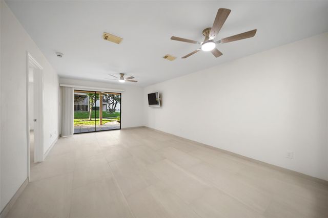 101 Lakeview Terrace D, Montgomery, TX 77356