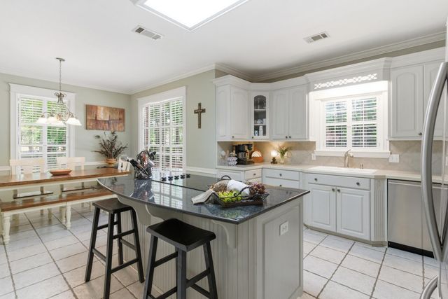 89 Twin Oaks Trace, Hattiesburg, MS 39402