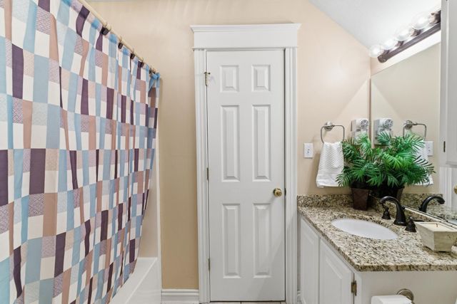 89 Twin Oaks Trace, Hattiesburg, MS 39402