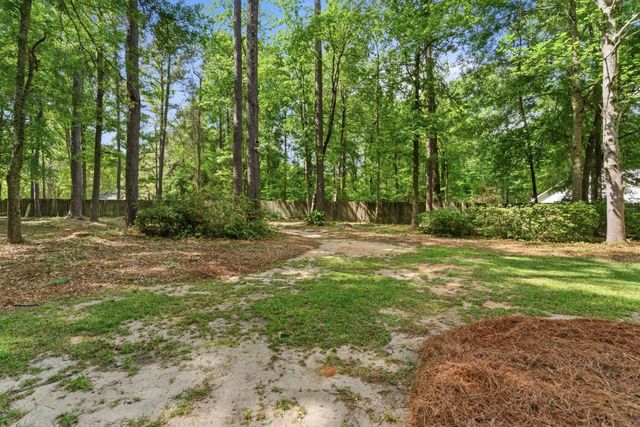 89 Twin Oaks Trace, Hattiesburg, MS 39402