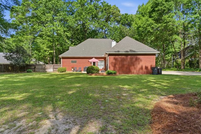 89 Twin Oaks Trace, Hattiesburg, MS 39402