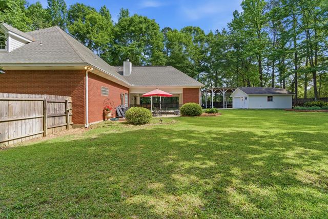 89 Twin Oaks Trace, Hattiesburg, MS 39402
